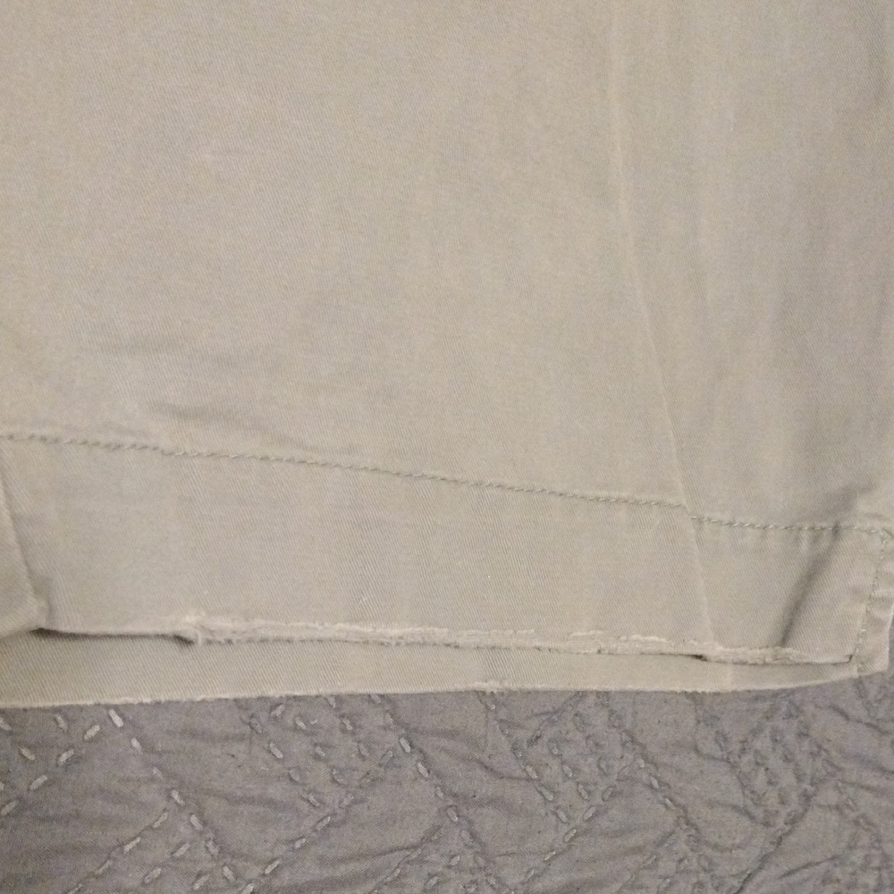 American Eagle Outfitters Women's Light Gray Shorts With Pink Inside Lining​ - Picture 6 of 10